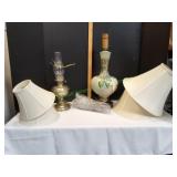 (2) Vtg Lamps w/ (4) Shades (2) Vtg Lamps w/ (4) Shades