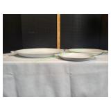 (3) Farmhouse White Round Metal Trays (3) Farmhouse White Round Metal Trays