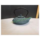 MMP Living Cast Iron Tetsubin-Style Teapot MMP Living Cast Iron Tetsubin-Style Teapot