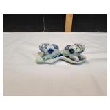 Vtg Blue & White Elephant Salt & Pepper w/ Tray