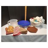 Kitchen Oven Mitts & More