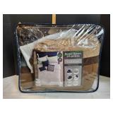 BHG Comforter Full / Queen Size