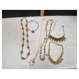 (7) Vtg Necklaces (7) Vtg Necklaces