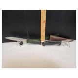 (2) Fixed Blade Knives w/ Sheath (2) Fixed Blade Knives w/ Sheath