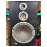 (4) Speakers w/ (1) Smaller Speaker (4) Speakers w/ (1) Smaller Speaker