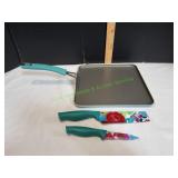 Pioneer Woman Griddle Pan w/ (2) Knives