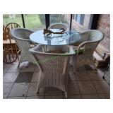 43" Wicker Rattan Round Table w/ (4) Chairs