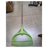 Poly Leaf Rake