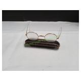 Vtg Gold Frame Windsor Style Eyeglasses in Case