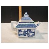 Willow Blue Collectable Teapot, Series 1
