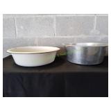 Enamelware Wash Basin w/ Metal Basin