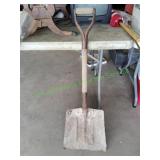 D-Grip Shovel