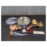 Vtg Metal Collectible Tin w/ Small Trinkets