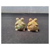 Vtg Glazed Ceramic Frogs Salt & Pepper Set