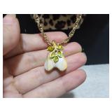 Vtg Gold Tone Pear Shaped Pendant
