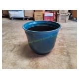 Trendsport 18" Theo Resin Planter