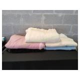 (5) Throw Blankets