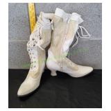 White Costume Boots, Sz 6
