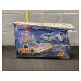 Monogram Darrell Waltrip Skill 3 Model Set
