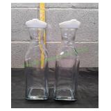(2) Square Water Carafe w/ White Flip Lids