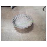 (1) Vtg Scalloped Plant Saucer / Display Tray