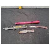 Extendable Magnetic LED Light & Pocket Knives