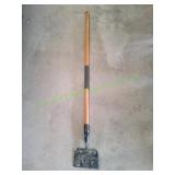 Husky 7" Long Handled Sidewalk Scraper