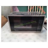 Magic Chef Microwave Oven, Model HMM990ST2