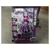 Monster High Ari Hauntington Singing Popstar
