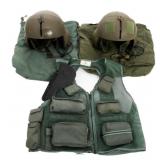 VIETNAM WAR USAF SRU-21/P VEST & SPH-4 HELMETS