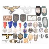 REENACTOR WWII GERMAN INSIGNIA & PHOTOGRAPH