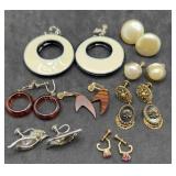 Vtg Screw Back Earrings