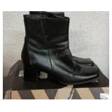 Ladies Leather Naturalizer Boots Size 9.5