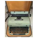Remington Type Writer w/Case