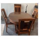 Dinning room Table W/Two leafs  42x51 leafs are