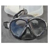 Favola Aqua Lung diving goggles. Includes case.