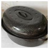 Vintage Enamelware roasting pan with lid. 16"