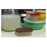 Vintage TUPPERWARE Round Cake Taker Holder