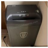 Paper Shredder STAPLES SPL-1524CP