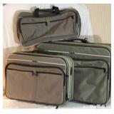 Classic Samsonite 3-piece luggage set. 22"x13"