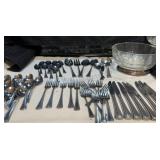 Flatware 8 Knives, 5 Dinner Forks, 9 Salad Forks,