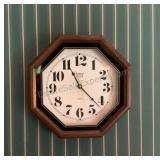 QUARTS WORLD CLOCK BATTERY OPERATED WALL CLOCK