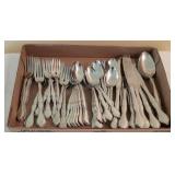 Traditions Lakewood Stainless Cutlery -9 Dinner