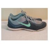 Ladies Nike Shoes Size 10