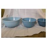 Vintage Pyrex Blue Nesting Mixing Bowl Set