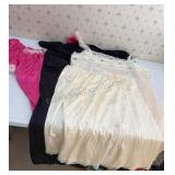 Group of Womenï¿½s Slips (4x)