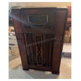 Farmsworth Console Tube Radio untested