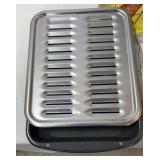 Broiler pan with roasting rack. Roast serving
