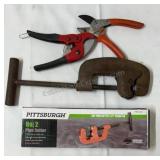 Plumbing pipe cutters