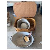 Picnic basket & camping type bowls